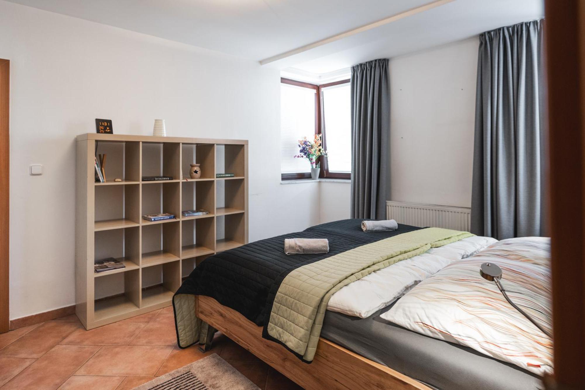 Spacious With Huge Balcony! Praga